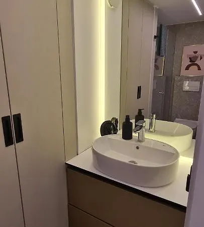 Apartment In & Radio - Free Parking *