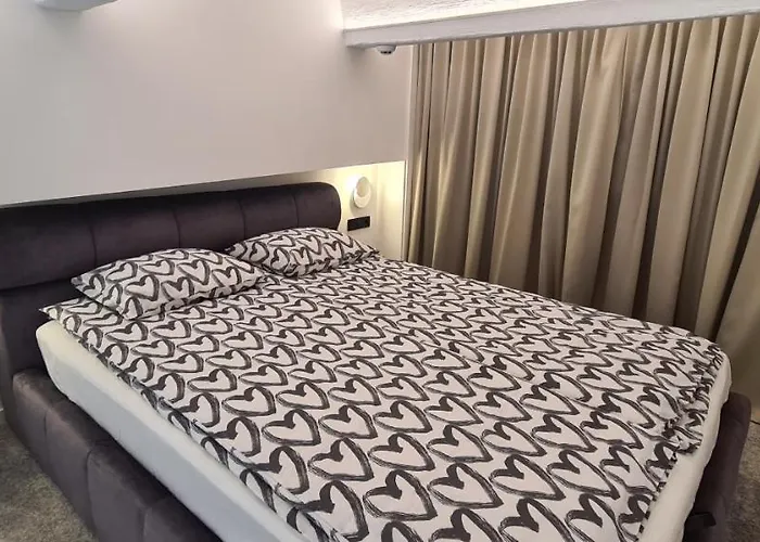 In & Radio דירה *